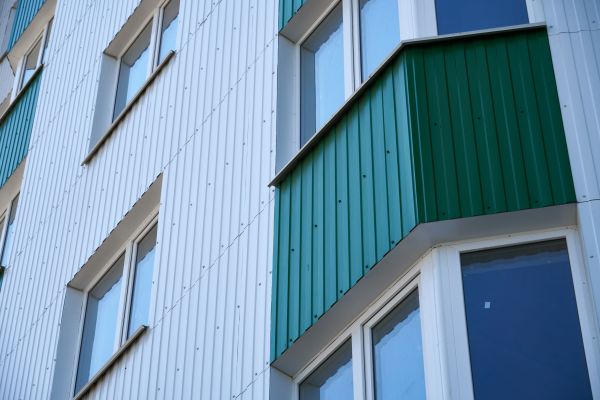 Building Siding Installation in Spring
