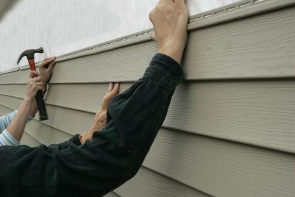Cost of Insulated Siding Installation in Spring